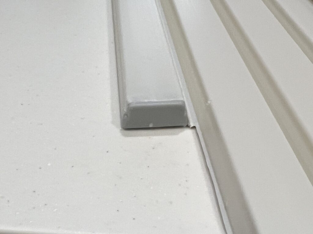 蓋を接着剤でつけて完成！