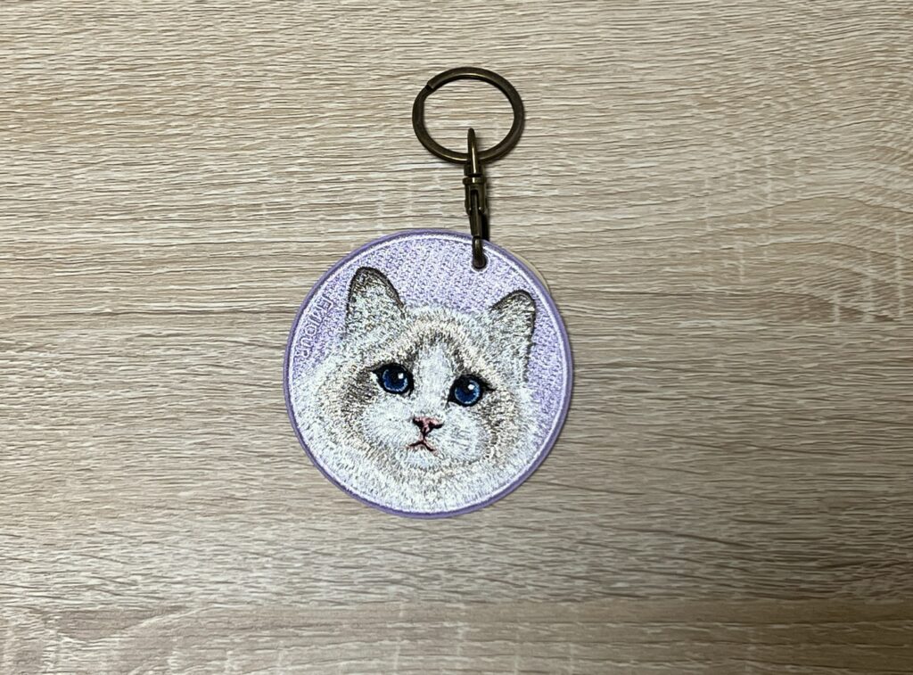 emjourの猫の刺繡キーホルダー