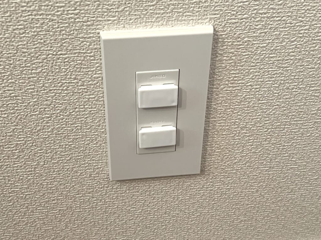 コンセントカバー